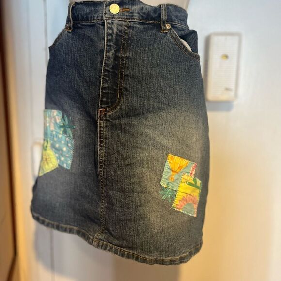 Lilly Pulitzer Denim Skirt Embroidered Patches logo jean dress bottoms cute rare - Picture 6 of 8